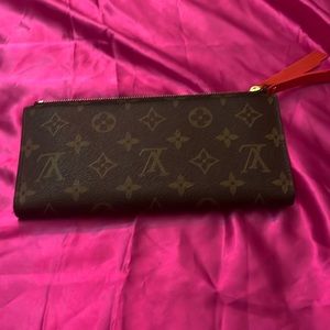 Louis Vuitton, Adele wallet